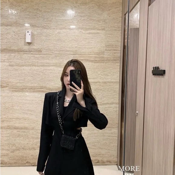 Blazer dress with open waist line - Picture 2 of 6